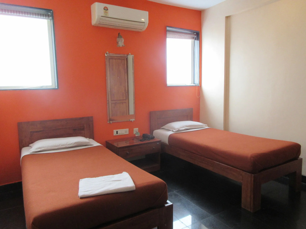 Hotel Q Deck Rooms