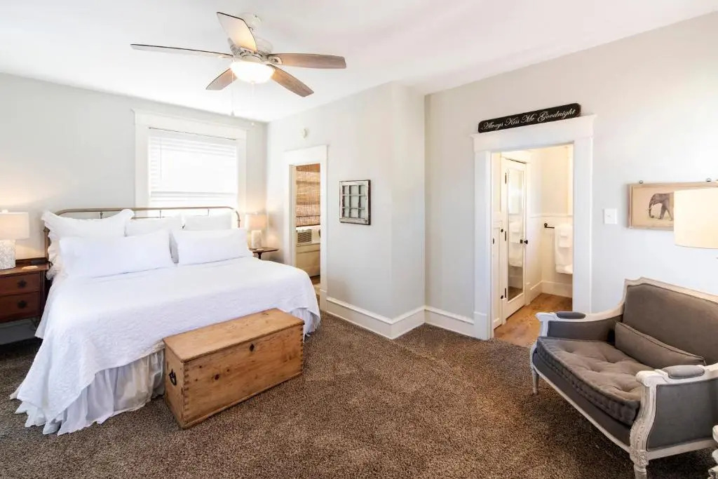 Katy House Bed and Breakfast