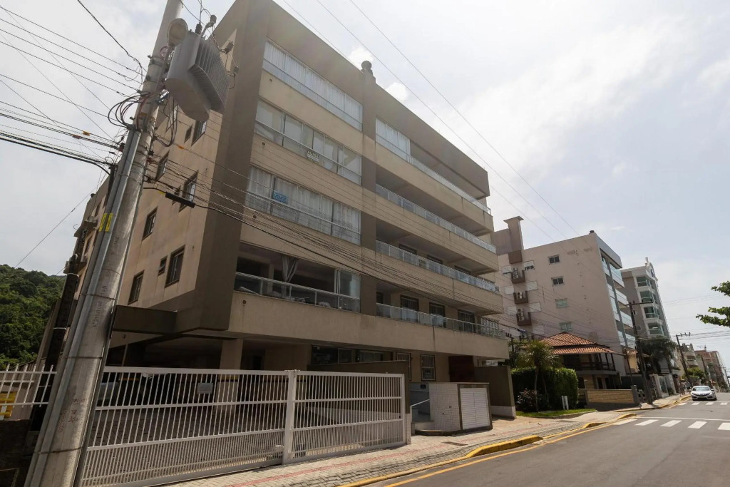 450 - Excelente 3 quartos em Bombas