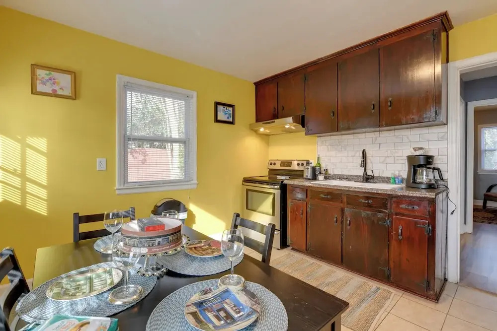 Renovated Charlotte Bungalow - 3 Mi to Downtown!