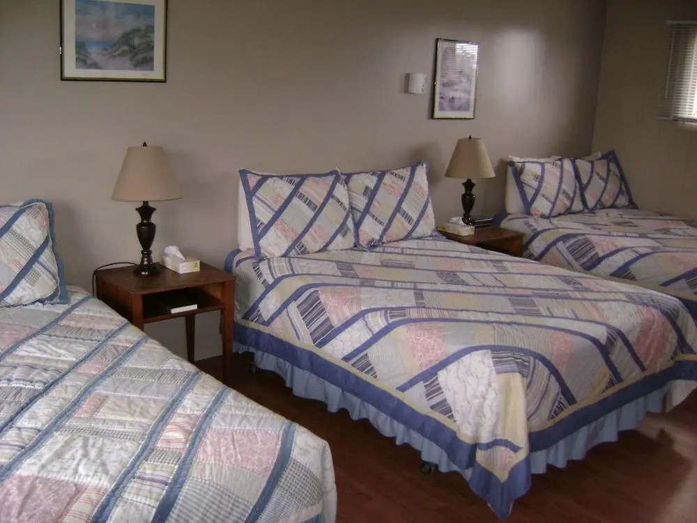 Lakelawn B&B and Motel