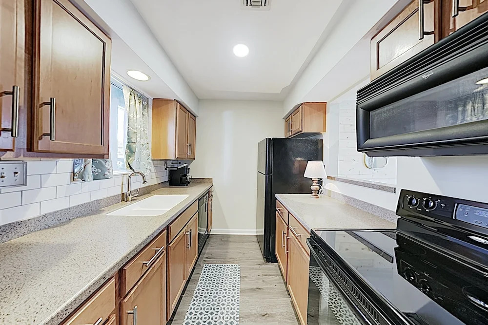 New Listing! Riverfront In Germantown 1 Bedroom Condo