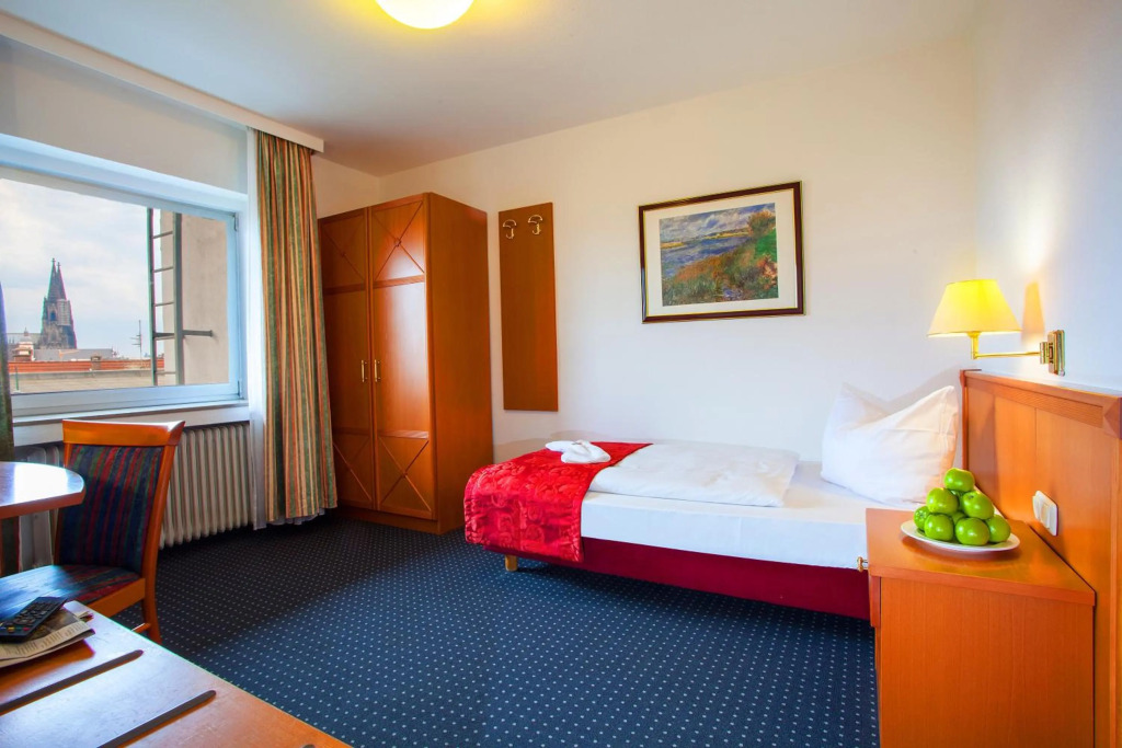 Hansadom Hotel Köln Central by Mayburgh