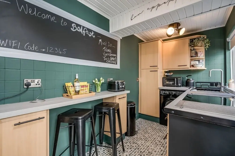 Central Belfast Apartments: Retro R&R
