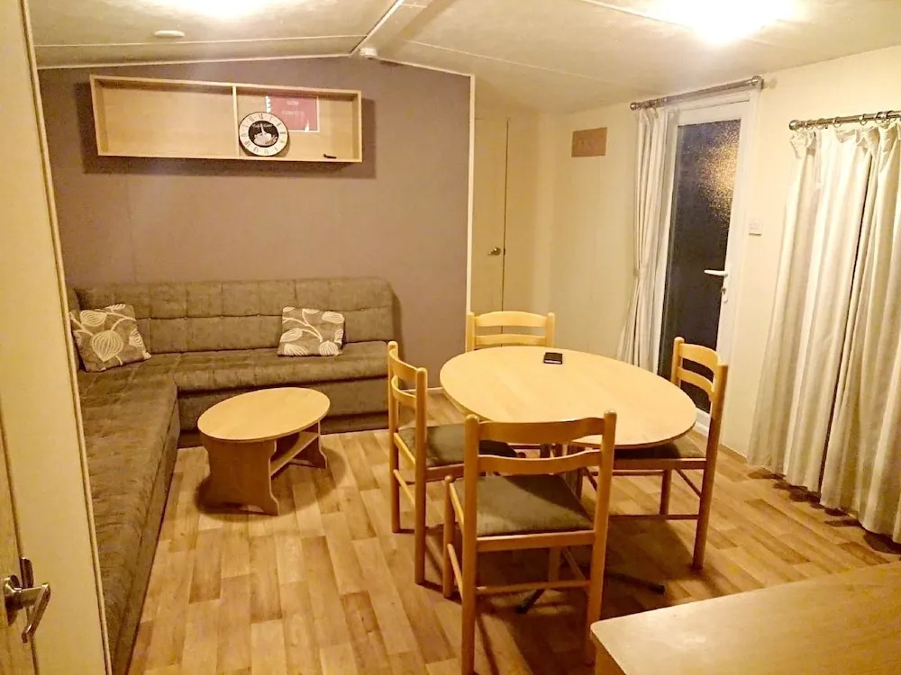 Property With 2 Bedrooms in Les Mathes, With Pool Access and Furnished