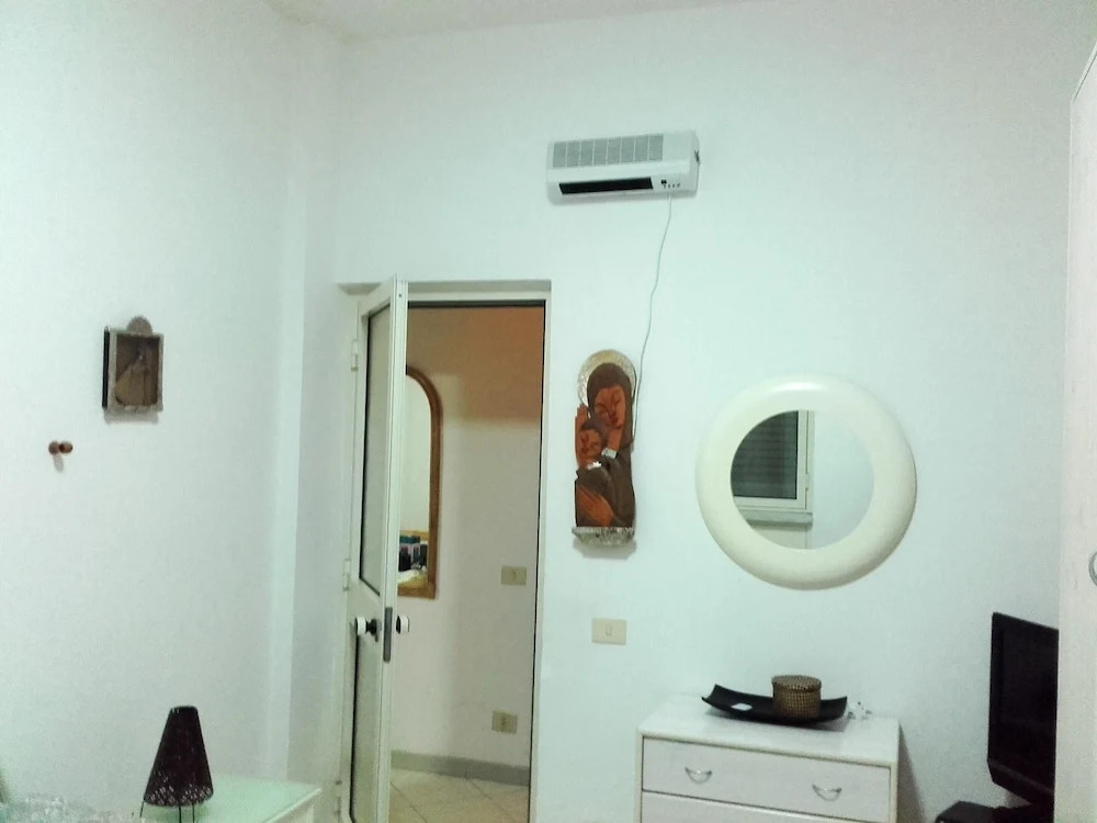 2 bedrooms appartement at Gaeta 300 m away from the beach with enclosed garden