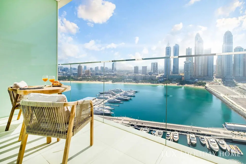 LUX  Luxury Sunrise Beachfront Suite 1