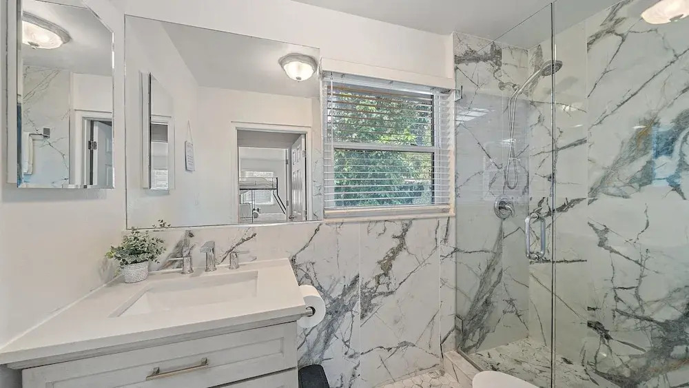 Urban Nest On 8th 4 Bedroom Home