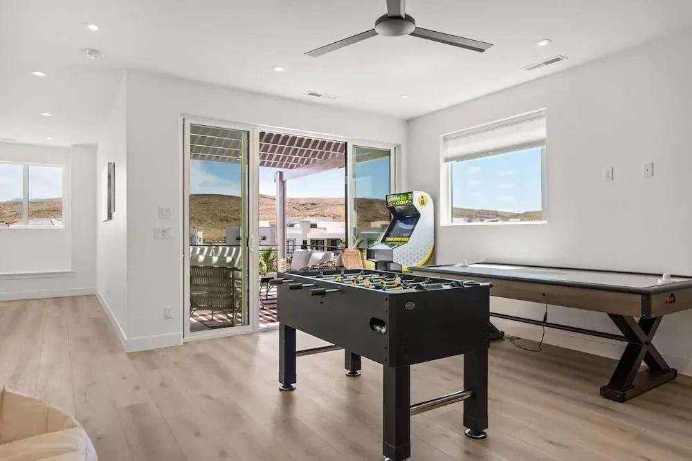 Oasis At Desert Color 5 Bedroom Home