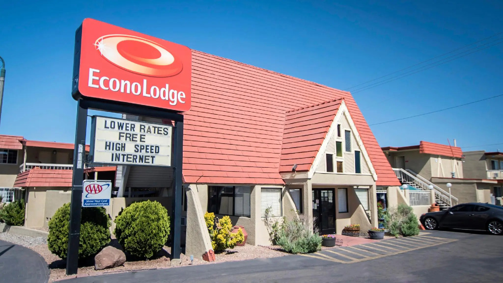 Super 8 by Wyndham Albuquerque Downtown