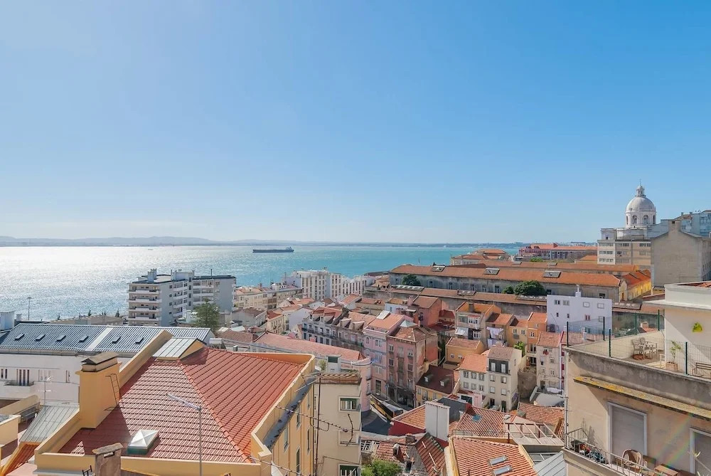 Fascinating 2 bedroom apartment with river view
