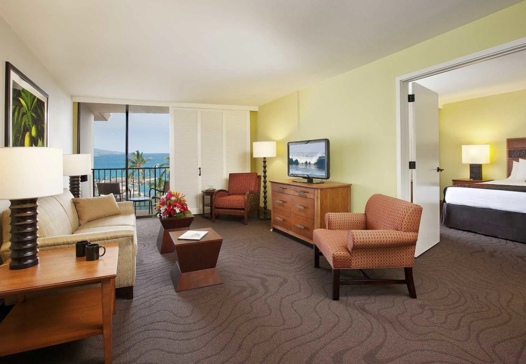 Courtyard by Marriott King Kamehamehas Kona Beach Hotel