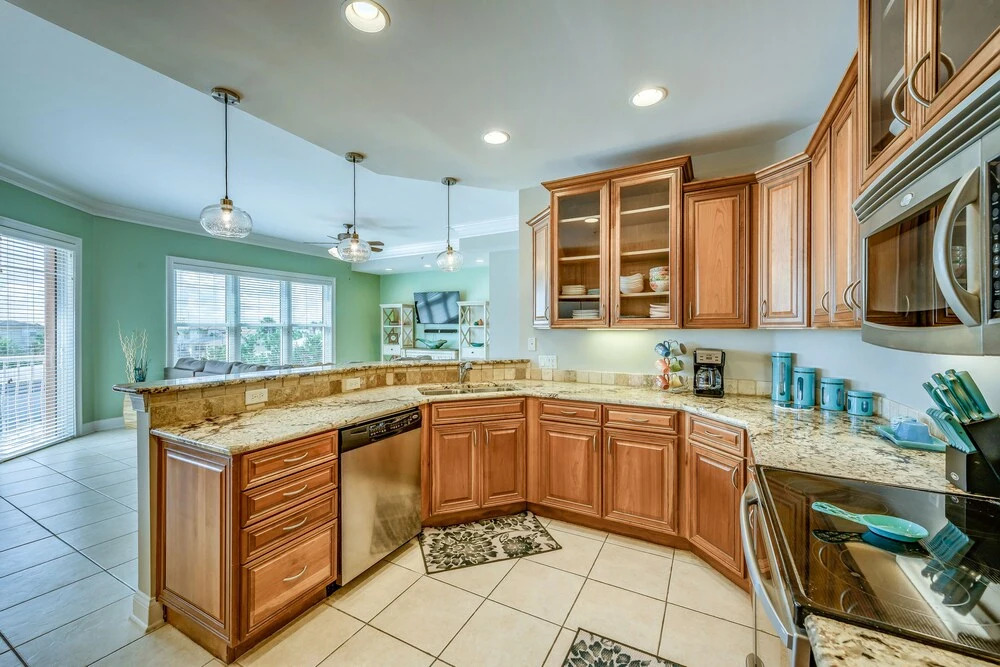 Penthouse Luxury - Exquisite Oceanside Condo