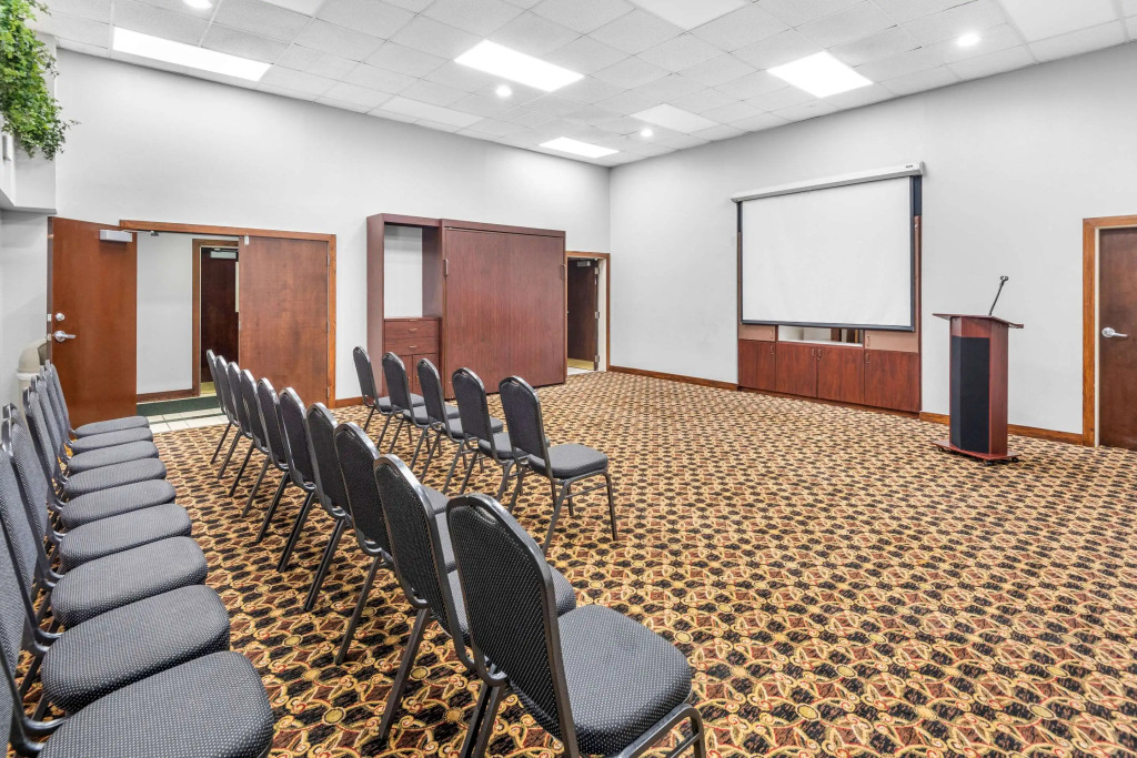 Clarion Inn & Suites Indianapolis Northwest