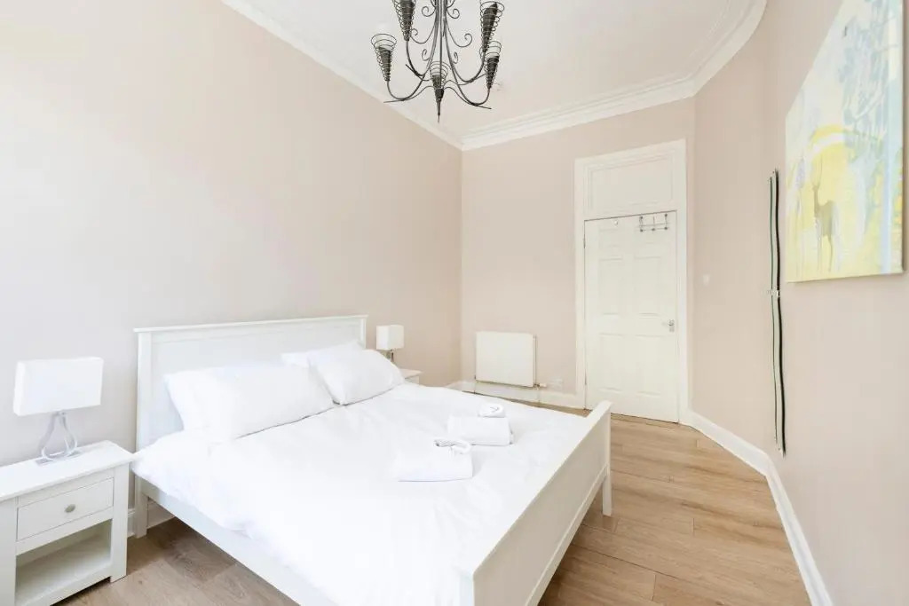 JOIVY Cosy 3bed Family Flat near Leith