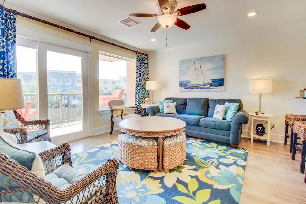Maravilla Condos - Anchors Away