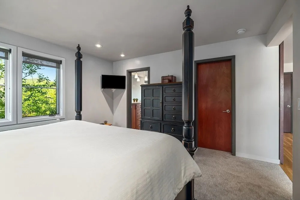 Blackhawk 2817 4 Bedroom Townhouse by RedAwning