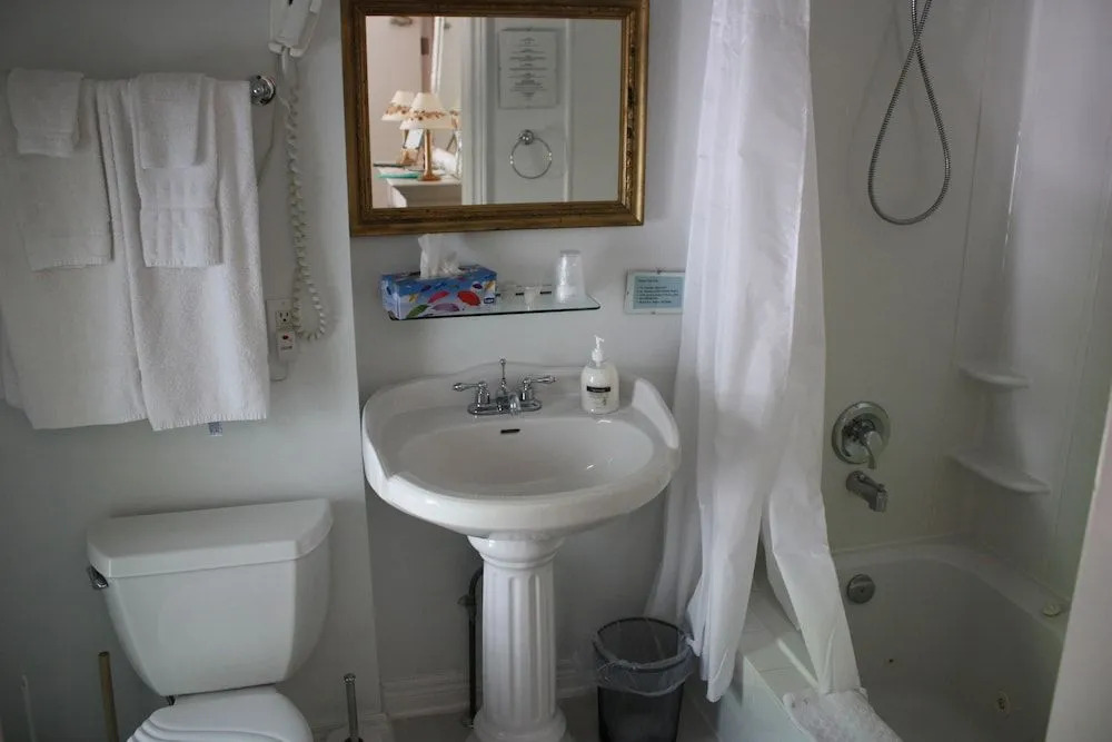 Ellis House Bed & Breakfast