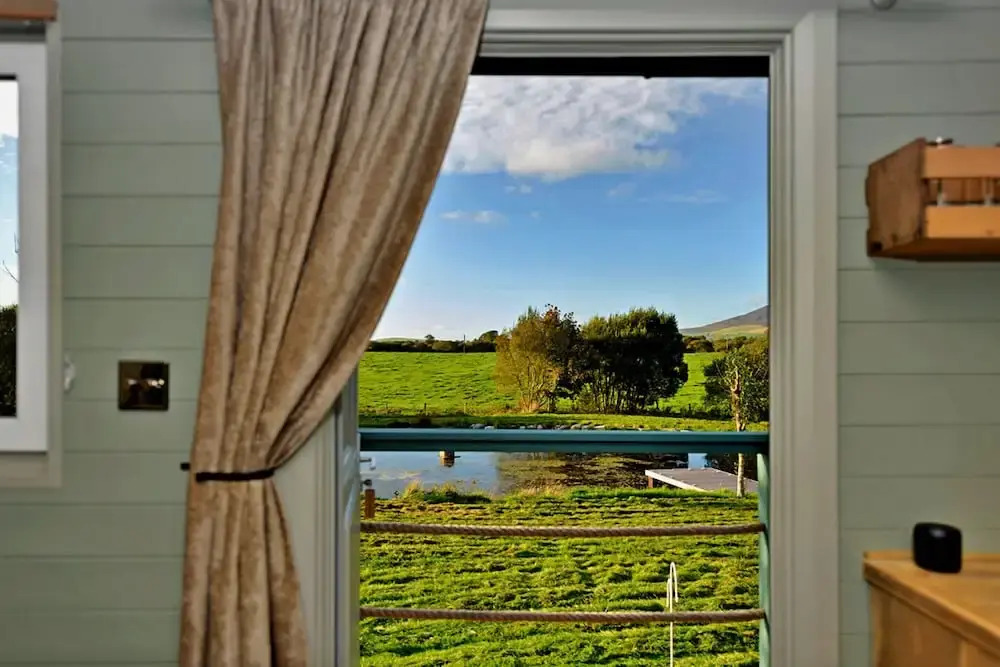 Pet-friendly Rural Retreat in Wales, No Deposit
