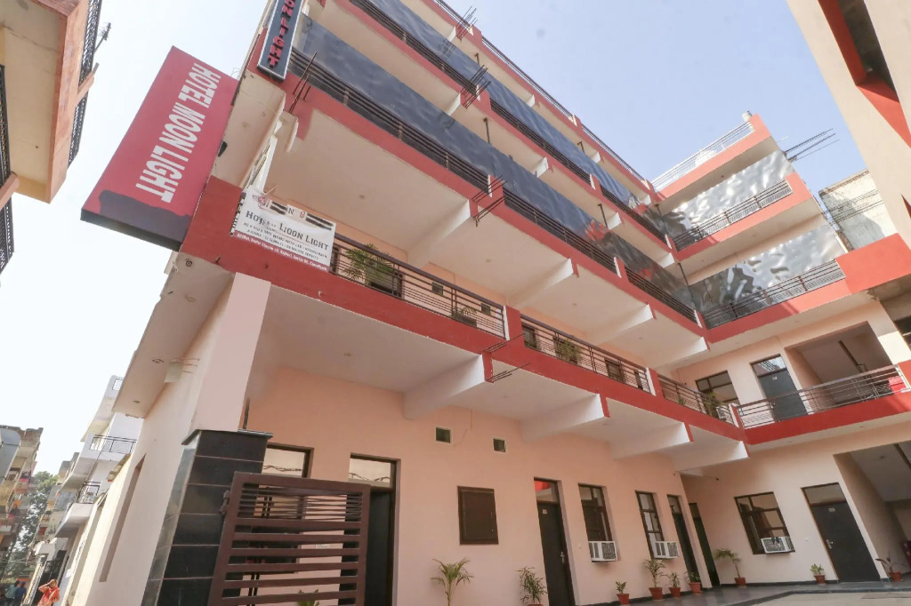 OYO 28205 Hotel Moonlight