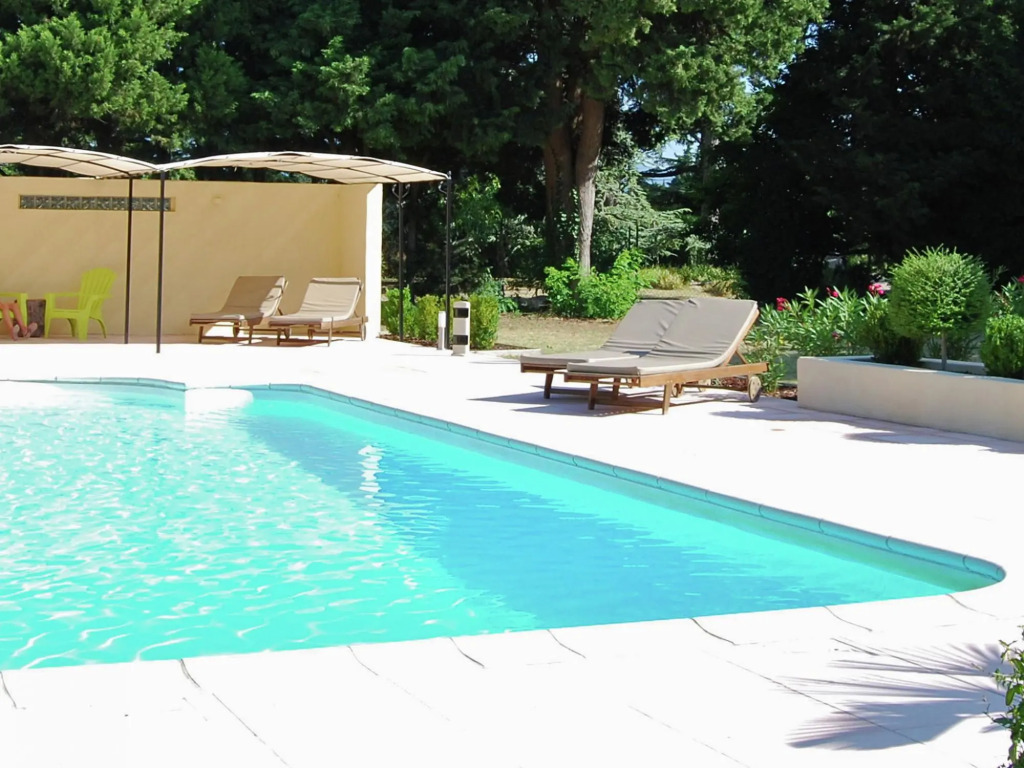 Lovely Cottage in Valréas with Swimming Pool