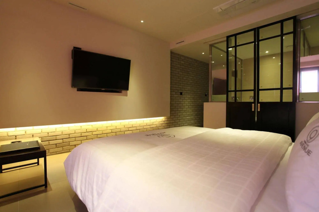 Avenue Nine Hotel