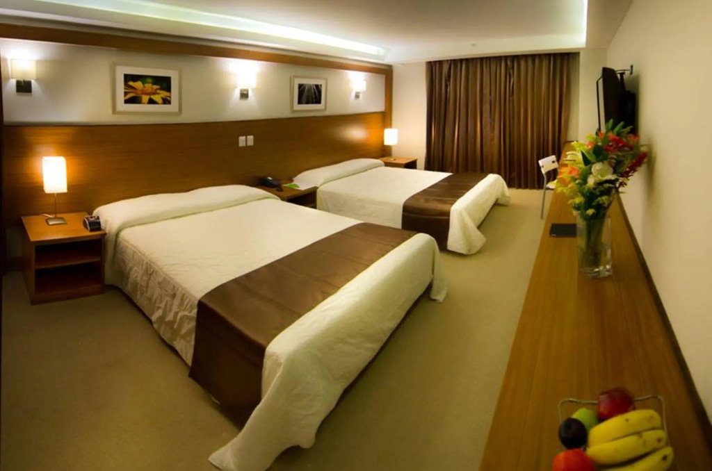 Weston Suites Hotel