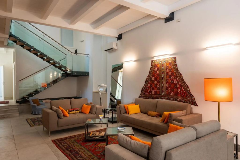 Valverde Art Space Loft by DomuSicily