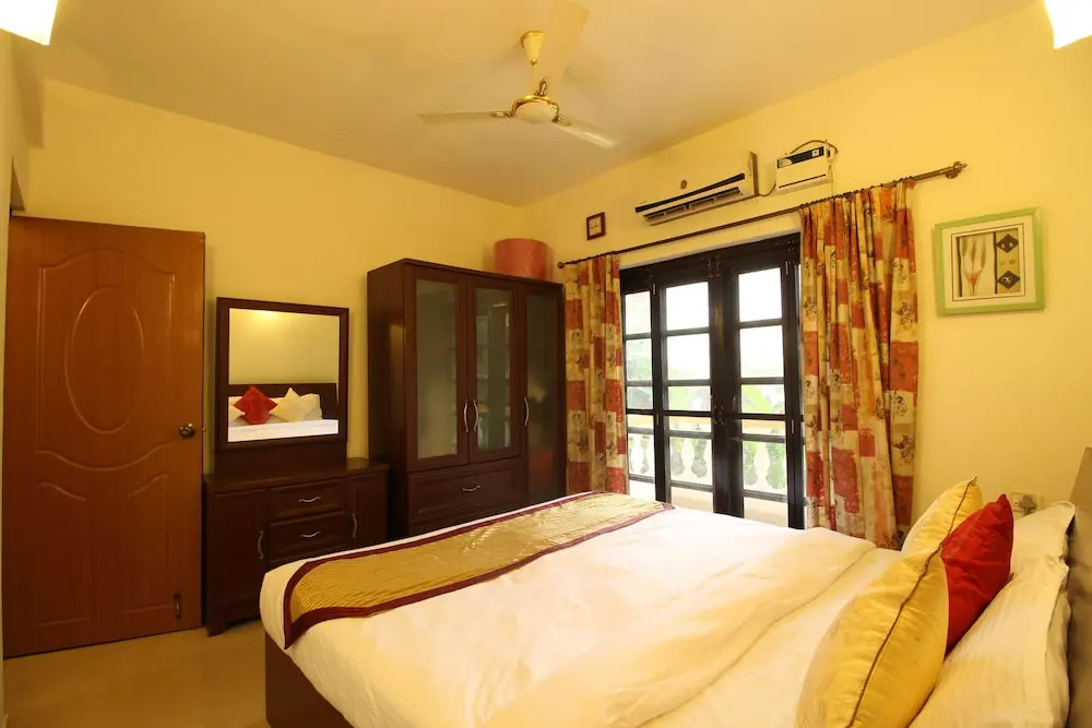 OYO 9868 Home Poolside 1 BHK Candolim
