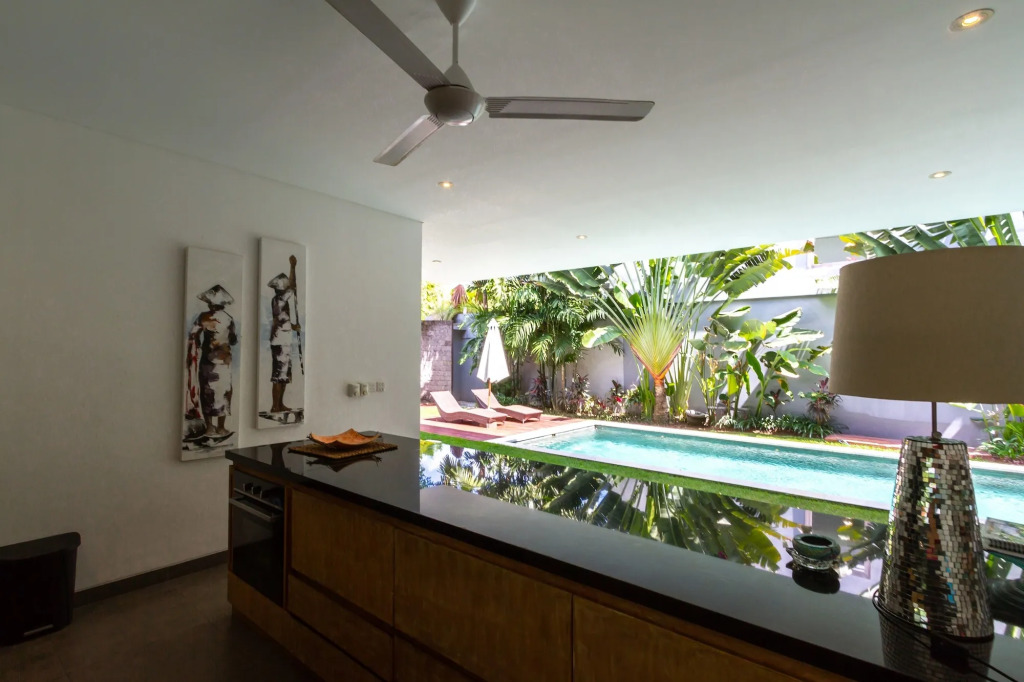 Villa Paloma - Chic Tropical Garden Villa with Outdoor Pool