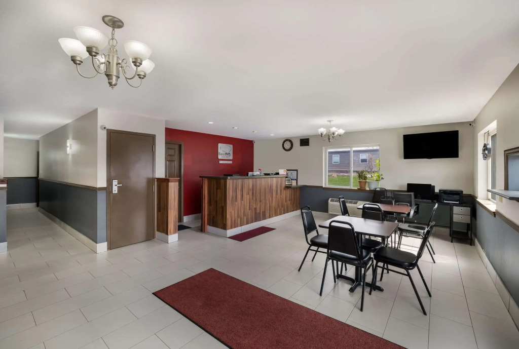 Econo Lodge Inn & Suites Canandaigua - Finger Lakes Area