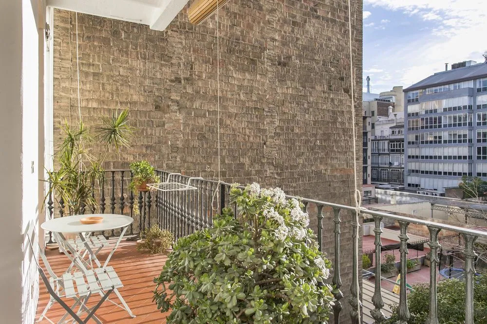 Spacious and luminous flat with balcony