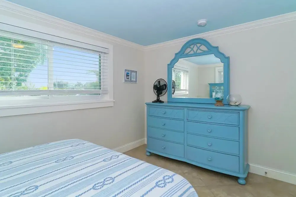 Ebb Tide 3 Bedroom Home by RedAwning