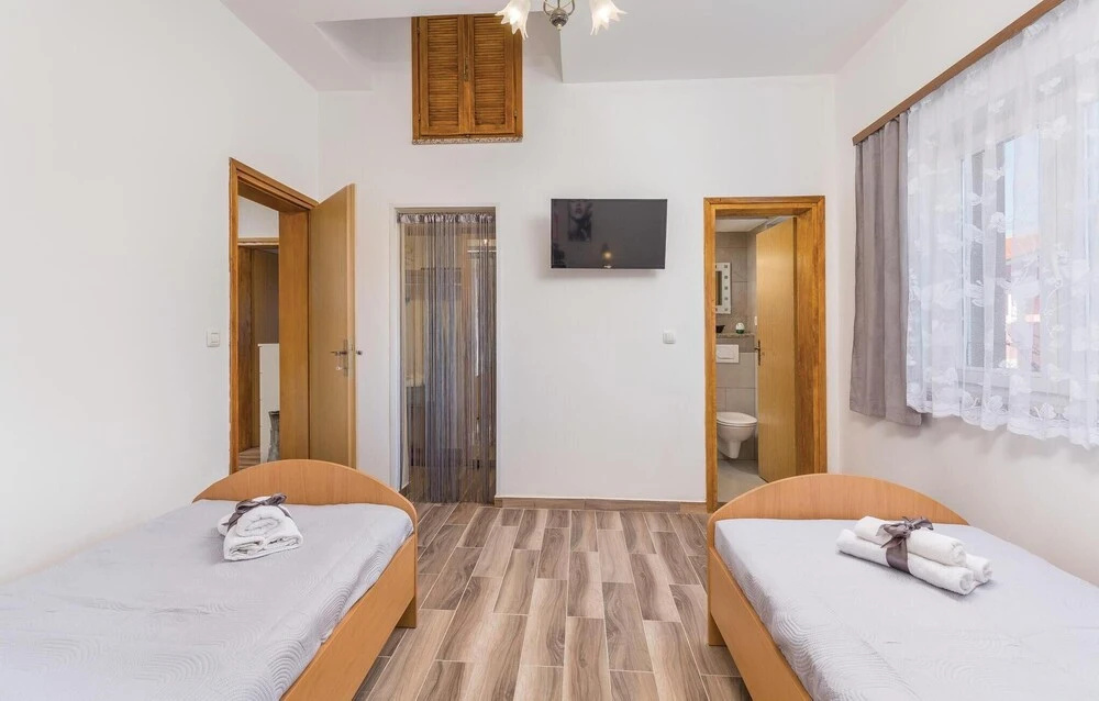 Gorgeous Home In Nedescina