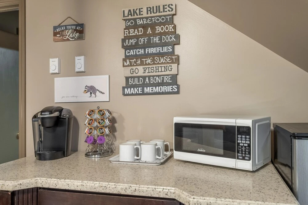 Otter Chalet On Fish Lake 4 Bedroom Home by NW Comfy Cabins by RedAwning
