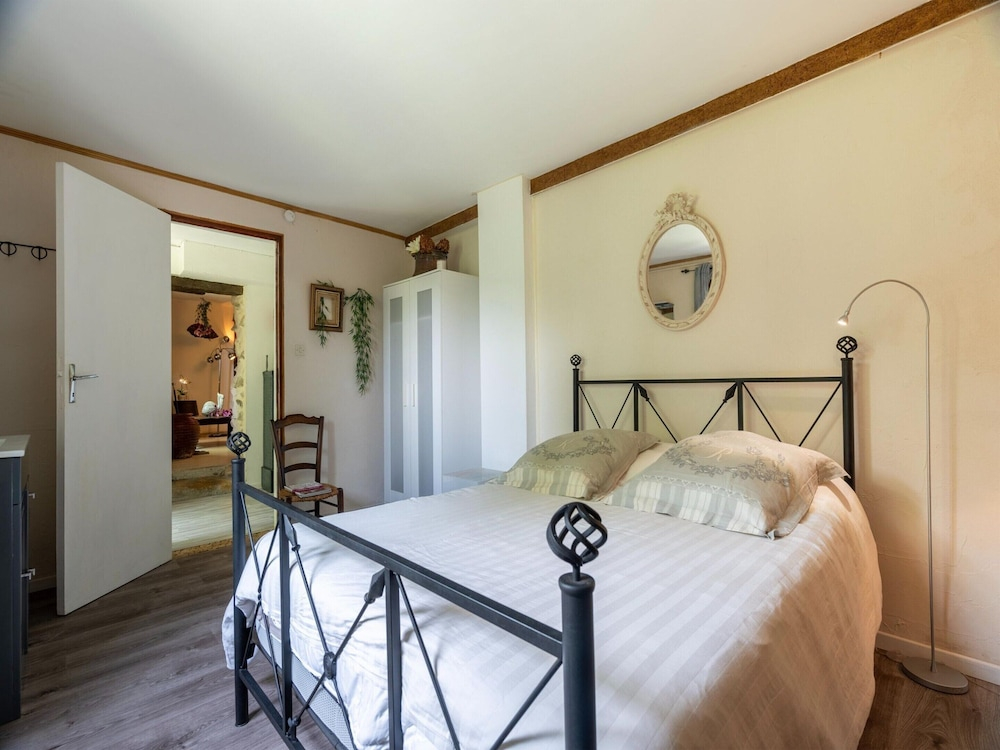 Majestic Holiday Home in Laroque With hot tub
