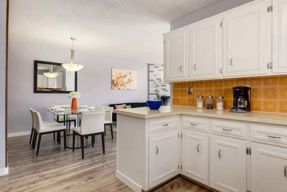 Superb 3BR mins to DT SAIT