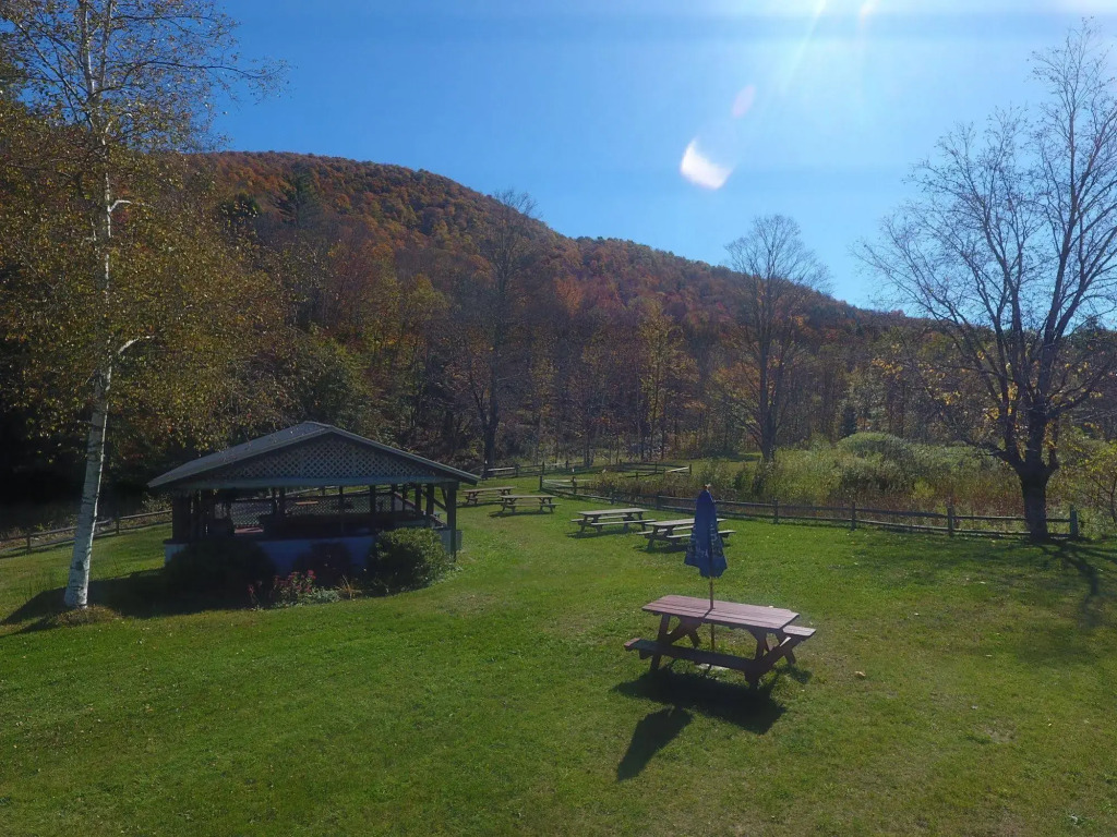 Clear River Inn and Tavern