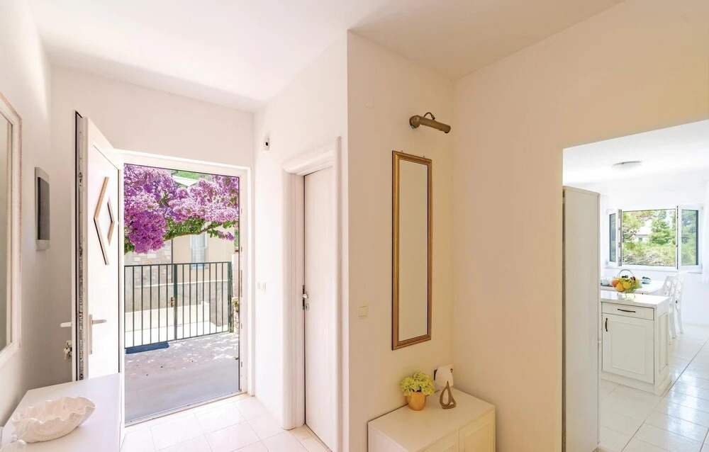 4 Bedroom Gorgeous Home In Blato