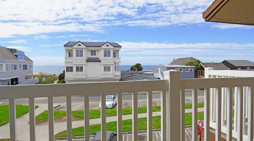 Ocean Surf Inn & Suites
