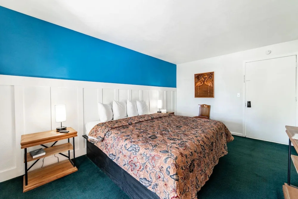 Captain's Table Lodge and Villas