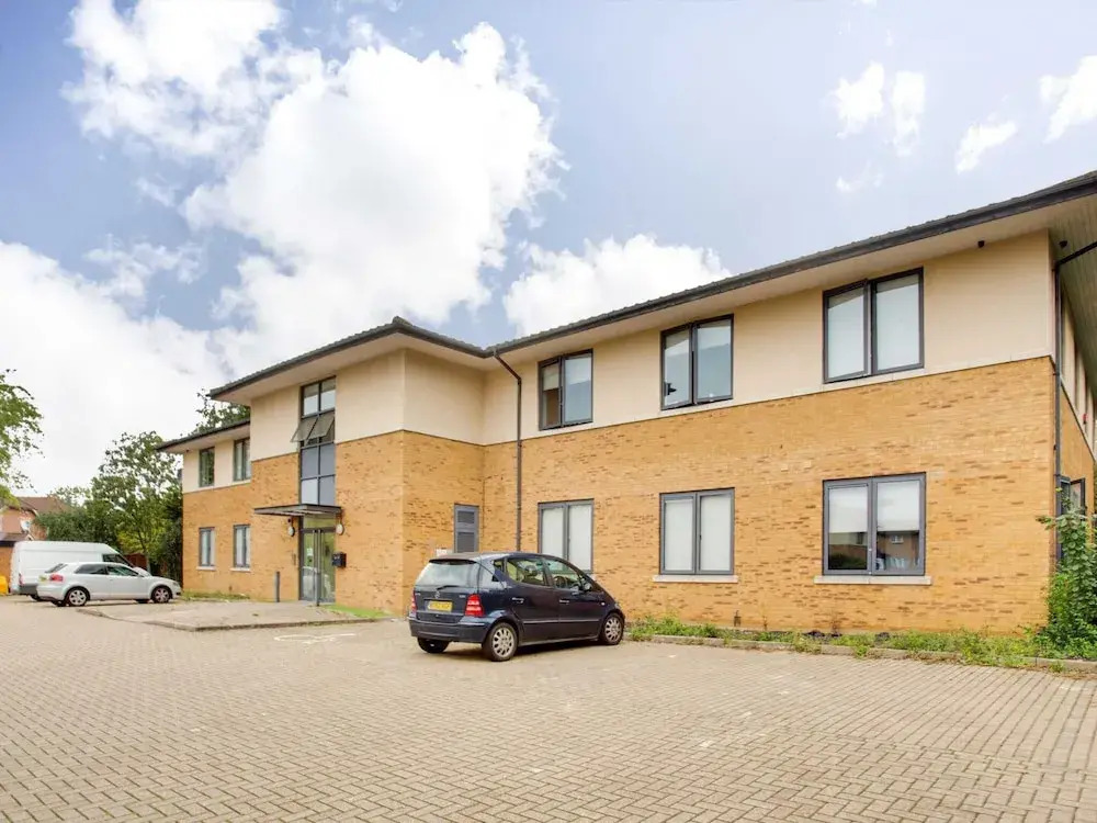 Elegant Apartment in Milton Keynes near Snozone