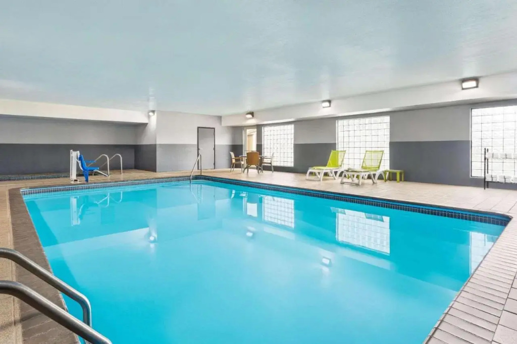 Holiday Inn Express Hotel & Suites Stillwater