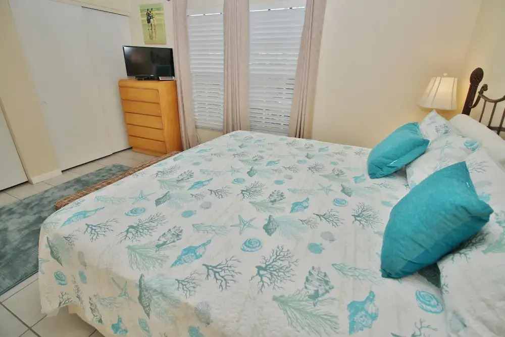 Colony Beach Club 109