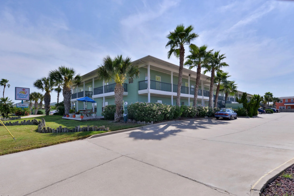 The Island Hotel Near Beach Port Aransas