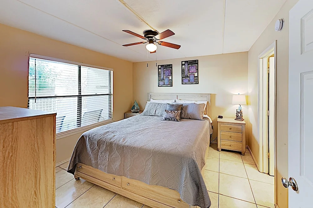 New Listing! All-suite - Pool, Walk To Waves 2 Bedroom Condo