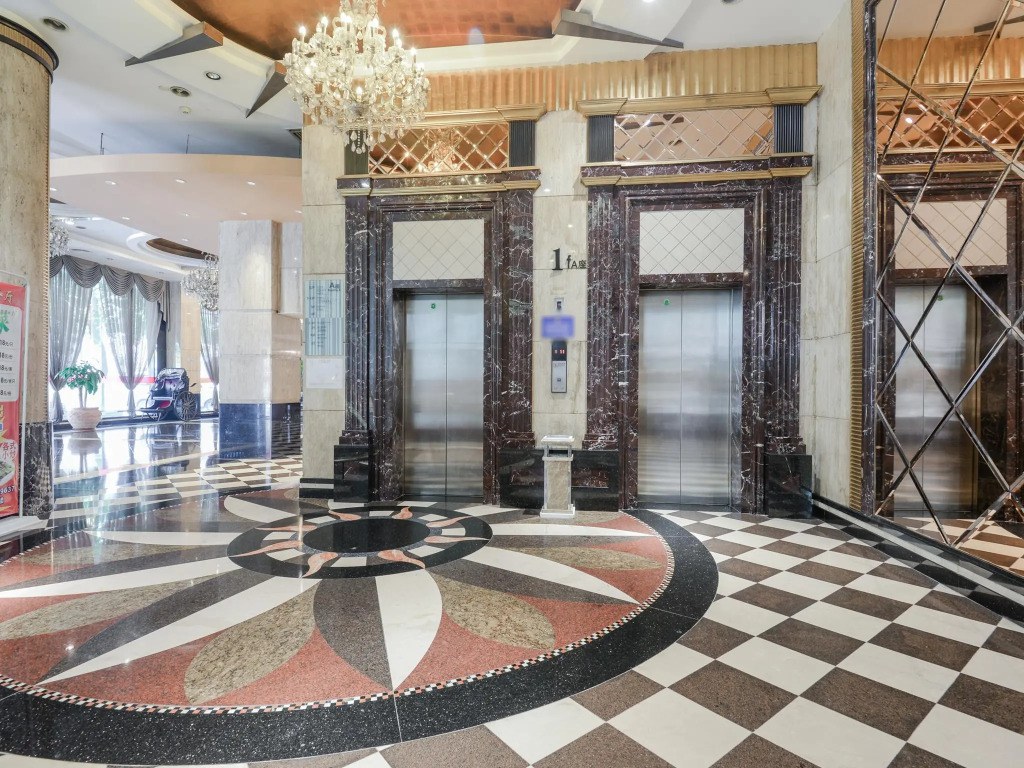 CP Peninsula Hotel