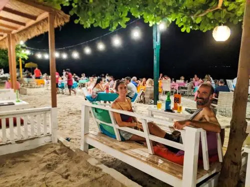 Zipp Bar Restaurant & Bungalows