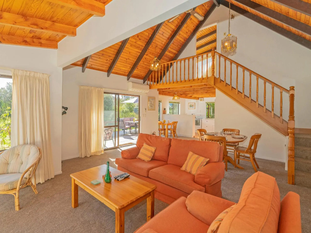 Sea Breeze Sanctuary - Pauanui Holiday Home
