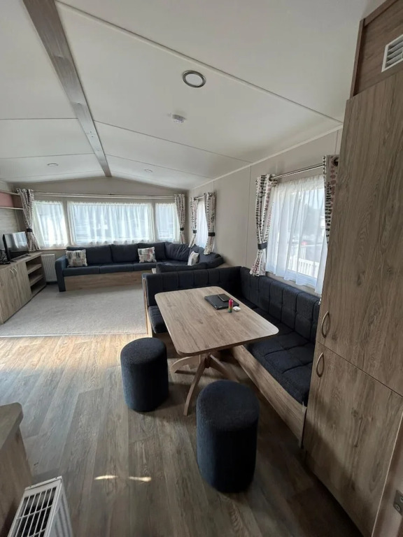 Caravansleeps4-beachfront-garden-patio